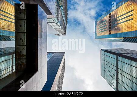 Gratte-ciel sur Gloucester Road. Wan Chai, Hong Kong, Chine. Banque D'Images
