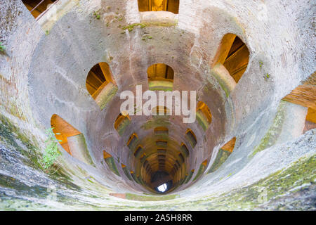 Le Pozzo di San Patrizio (Anglais : Saint Patrick's Well) est un bien historique (16ème siècle) à Orvieto, Ombrie, Italie centrale. Banque D'Images