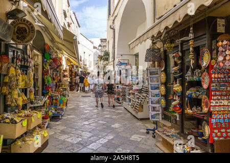 Italie, Pouilles, Otranto, magasin de souvenirs, dans la vieille ville Banque D'Images