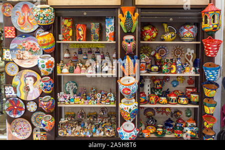 Italie, Pouilles, Otranto, magasin de souvenirs, dans la vieille ville Banque D'Images