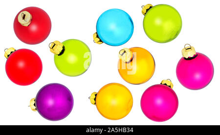 Divers ensemble de boules de noël en verre isolé sur fond blanc Banque D'Images