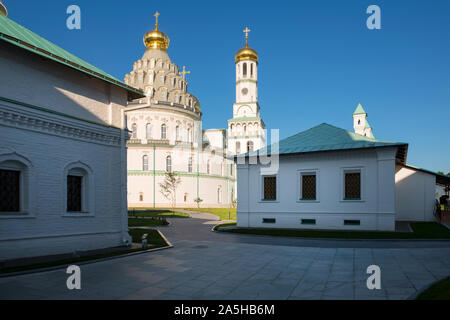 Sur le territoire de la cathédrale de la résurrection de la Nouvelle Jérusalem monastère en Istrie, dans la région de Moscou Banque D'Images