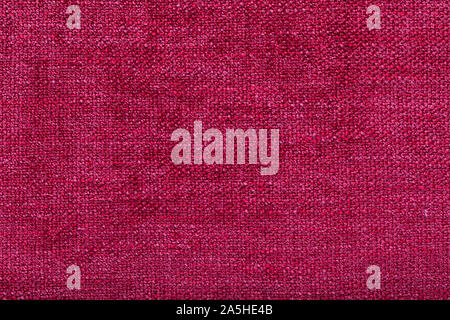 Avis grain fin tissu rouge. texture polyester close-up rose foncé. arrière-plan. laineux shaggy surface. Banque D'Images