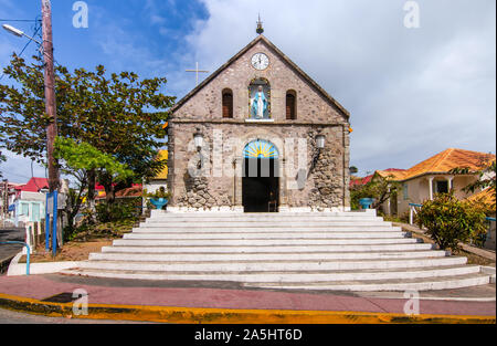 Eglise catholique romaine dans le centre-ville de Terre-de-Haut, Guadeloupe, Les Saintes. Banque D'Images