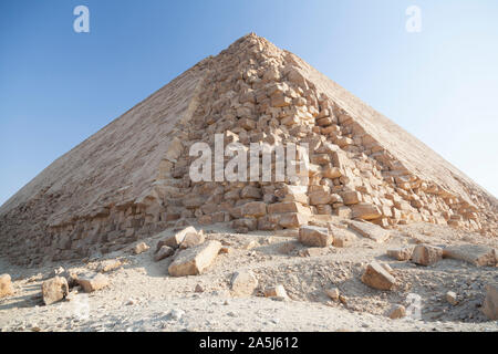 L'Egypte, dashur, Sneferu's pyramide rhomboïdale. Banque D'Images