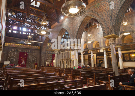 Egypte, le Caire, vue intérieure de l'église orthodoxe copte de la Sainte Vierge Marie. Également connue sous le nom d'Église suspendue. Banque D'Images