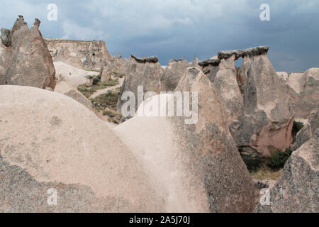 Montagnes Rocheuses à Göreme. Magnifique paysage de Cappadoce, Turquie Banque D'Images