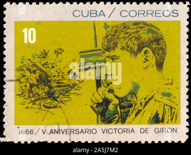 Cuba - vers 1966 : Stamp dédié à l'anniversaire de la bataille à Cuba en 1961 Playa Giron dans la baie des Cochons. Vers 1966 Banque D'Images