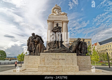 Budapest, Hongrie. 16 août, 2019. Istvan Tisza près de statue le Parlement hongrois à Budapest, Hongrie. Banque D'Images