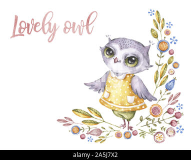 Cute owl aquarelle dans un style enfantin. Hand drawn cartoon oiseau avec fleur et lettrage pour couvrir la carte Banque D'Images