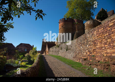 Castelnau-Bretenaoux château dans la vallée de la dordogne en france Banque D'Images