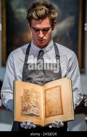 Westminster, London, UK. Oct 2019 à 21. 15e siècle manuscrit Timourides - connue sous le nom de Jam Jam-I (estimation : € 1 à 1,5 millions de dollars) dans la collection de Oliver Hoare. Un essai avant de Christie's Art islamique sur les ventes aux enchères de la semaine 23, 24 et 25 octobre. Crédit : Guy Bell/Alamy Live News Banque D'Images