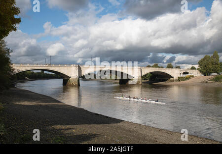 Chiswick Bridge sur la Tamise Londres Angleterre Royaume-uni Banque D'Images