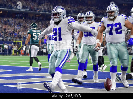 Octobre 20th, 2019 :.running back Dallas Cowboys Ézéchiel Elliott (21) célèbre comme il se précipite pour un touché lors d'un match de football américain NFL entre les Philadelphia Eagles et Cowboys de Dallas à AT&T Stadium à Arlington, au Texas. .Manny Flores/CSM Banque D'Images