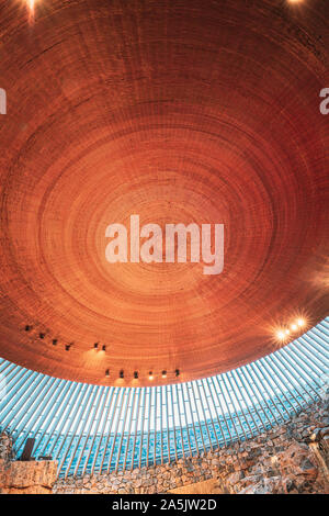 Helsinki, Finlande - décembre 7, 2016 : l'intérieur de l'église Temppeliaukio luthérien également connu sous le nom de Church Rock et Rock Church. Banque D'Images