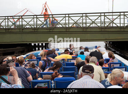 Tournée avec les bateaux Paddan dans le port de Göteborg. Ici au pont, appelé 'Osthyveln" où tout le monde peut se coucher dans le bateau.Photo Jeppe Gustafsson Banque D'Images