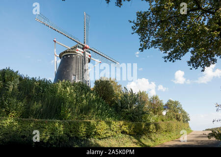 Moulin à vent hollandais, moulin monumental "Op de Vrouweheide' construit 1858 près de Voerendaal, Ubachsberg, Limbourg, au sud des Pays-Bas. Banque D'Images