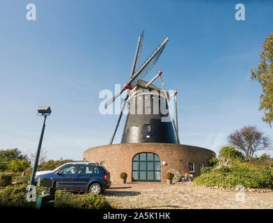 Moulin à vent hollandais, moulin monumental "Op de Vrouweheide' construit 1858 près de Voerendaal, Ubachsberg, Limbourg, au sud des Pays-Bas. Banque D'Images