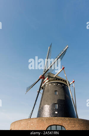 Moulin à vent hollandais, moulin monumental "Op de Vrouweheide' construit 1858 près de Voerendaal, Ubachsberg, Limbourg, au sud des Pays-Bas. Banque D'Images