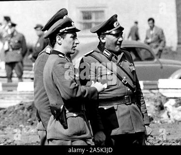 Août 1961 - les gardes-frontières est-allemands Banque D'Images