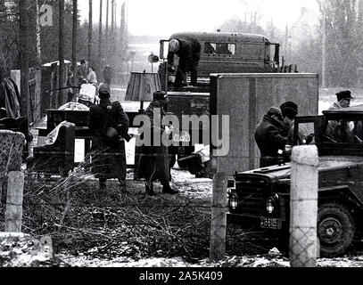 Nouvelle pochette d'information de la zone soviétique à la frontière sud de Westberlin commence le lundi matin. Le 26 février, 1962. Banque D'Images