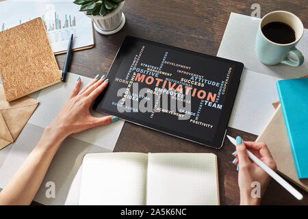 Nuage de mots de motivation sur l'écran de l'appareil Banque D'Images