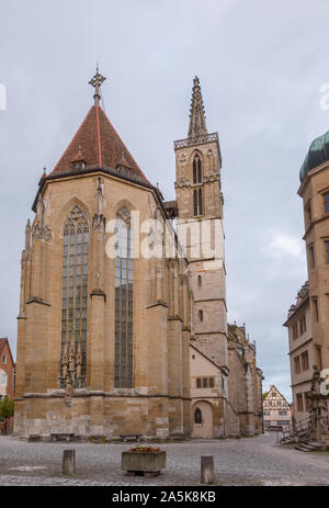 Unterlände (place de l'Église luthérienne) avec saint Jacques (Jakob) Église de Rothenburg ob der Tauber, Bavière, Allemagne, Europe, une partie du pèlerinage Banque D'Images