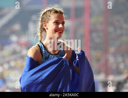 Ukraine's Yaroslava Mahuchikh célèbre après avoir remporté l'argent au saut en hauteur femmes Banque D'Images