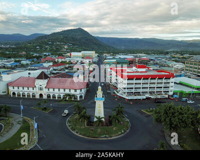 (191021) -- APIA, 21 oct., 2019 (Xinhua) -- Photo prise le 19 octobre 2019 présente le Tour de l'horloge à Apia, capitale de Samoa. (Xinhua/Guo Lei) Banque D'Images