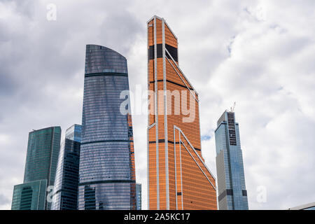 Gratte-ciel moderne sur la rive de la rivière Moskva, dans le centre-ville de Moscou, Russie. Banque D'Images
