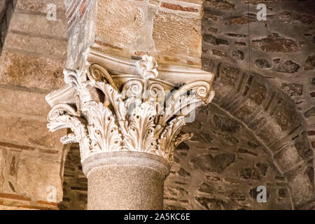 Distomo, en Grèce. Dans le capital d'Hosios Loukas, un monastère historique fortifiée, un des monuments les plus importants de l'architecture et l'art byzantin au milieu Banque D'Images