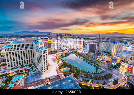 Las Vegas, Nevada, USA Skyline sur la bande au crépuscule. Banque D'Images