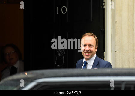 Londres, Grande-Bretagne. 21 Oct, 2019. La secrétaire d'État à la santé et des soins sociaux Matt Hancock arrive au 10 Downing Street à Londres, Grande-Bretagne, le 21 octobre 2019. Le président de la Chambre des communes britannique, John Bercow, lundi, a rejeté une offre du gouvernement pour un vote sur l'accord dans le Brexit Londres-bruxelles jour. Crédit : Stephen Chung/Xinhua/Alamy Live News Banque D'Images