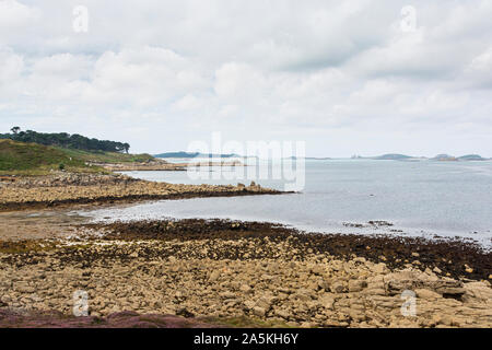 La ligne de côte au nord de Toll's Island, St Mary's, îles Scilly vue depuis Toll's Island Banque D'Images