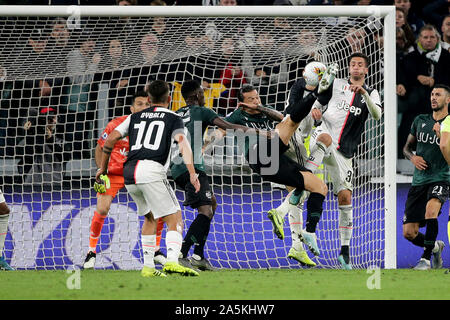 Turin, Italie. 19 Oct, 2019. Le football, Serie A TIM championship 2019-2020 JUVENTUS vs BOLOGNE 2-1 dans l'image : SANTANDER : Crédit Photo Agency indépendante/Alamy Live News Banque D'Images