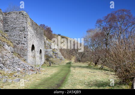 Les fours à chaux et la voie ferrée désaffectée, Smardale, Cumbria Banque D'Images