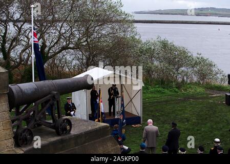 Tynemouth, Angleterre, 21 octobre 2019. Le Commodore Phil Waterhouse RN ADC, commandant régional de la Marine, dans le Nord de l'Angleterre, la prestation de l'Oraison funèbre à l'assemblée annuelle toast à l'Amiral Lord Collingwood Collingwood à's Monument à Tynemouth sur Trafalgar Day. Banque D'Images