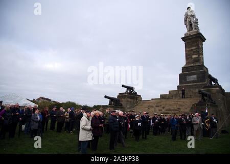 Tynemouth, Angleterre, 21 octobre 2019. Des dignitaires, invités d'honneur et des membres du public assistant à la Journée annuelle de Trafalgar toast à l'Amiral Lord Collingwood Collingwood à's Monument à Tynemouth. Banque D'Images