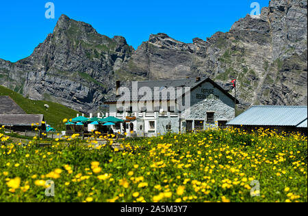 Auberge de montagne Refuge de la Tour d'Anzeindaz Anzeindaz Alp, au pied du massif des Diablerets, Bex, Vaud, Suisse Banque D'Images