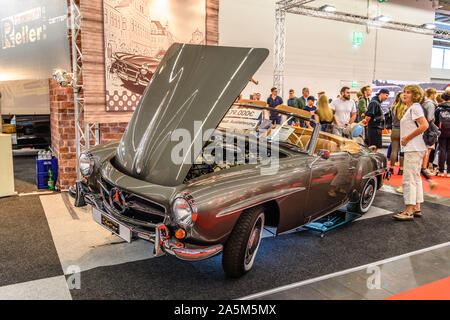 Francfort, Allemagne - Sept 2019 : gris gris MERCEDES-BENZ 190 SL 1957 1955 1963 cabrio roadster, IAA International Motor Show Salon International de l'auto. Banque D'Images