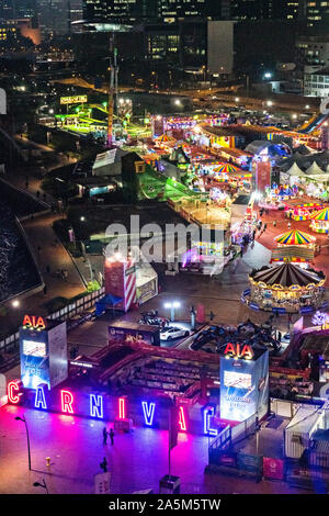 En néon marquant l'entrée du carnaval d'hiver annuel au Parc de la vitalité de l'AIA dans le quartier central de Hong Kong. Banque D'Images