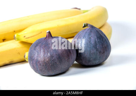 Figues et bananes, de beaux fruits, bananes, figues violettes, close-up, les vitamines concept, végétaliens, une saine alimentation, Banque D'Images