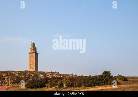 Phare Romain ancien Tour d'Hercule (Torre de Hércules) avec ciel clair Banque D'Images