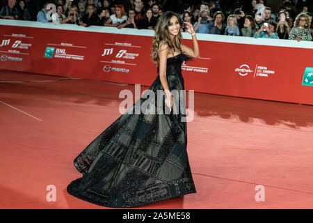 Madalina Diana Ghenea participe à "l'Irlandais" tapis rouge lors de la 14ème Festival du Film de Rome. Banque D'Images