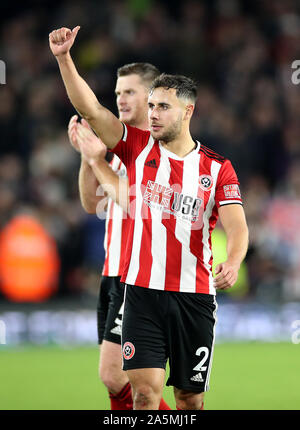 Sheffield United's George Burns salue les fans après le match de Premier League Lane, Sheffield. Banque D'Images