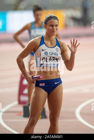 DOHA - QATAR OCT 5 : Zoey Clark de Grande-bretagne & NI concurrentes dans le 4x400m relais définitif le jour 9 de la de la 17e Championnats du Monde 30 mars 1993 Banque D'Images