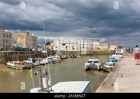 Le yacht de bassin et port de Saint Martin de Ré, Ile de Ré. France Banque D'Images