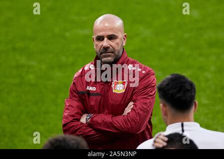 Madrid, Espagne. 21 Oct, 2019. Peter Bosz vu assiste à la session de formation avant le match de la Ligue des Champions entre l'Atletico de Madrid et Bayer 04 Leverkusen au stade Wanda Metropolitano de Madrid. Credit : SOPA/Alamy Images Limited Live News Banque D'Images