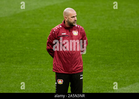 Madrid, Espagne. 21 Oct, 2019. Peter Bosz vu assiste à la session de formation avant le match de la Ligue des Champions entre l'Atletico de Madrid et Bayer 04 Leverkusen au stade Wanda Metropolitano de Madrid. Credit : SOPA/Alamy Images Limited Live News Banque D'Images