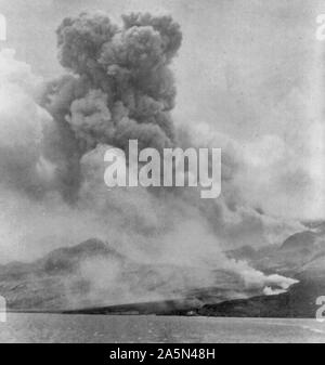 Une terrible éruption volcanique - Mont Pelee en éruption, mai 1902, Martinique Banque D'Images